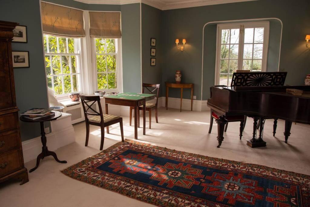 הוילה בודמין The Manor House At Boconnion מראה חיצוני תמונה