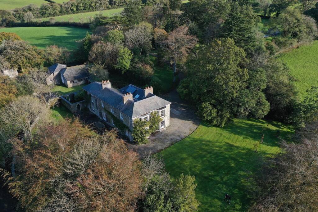 הוילה בודמין The Manor House At Boconnion מראה חיצוני תמונה